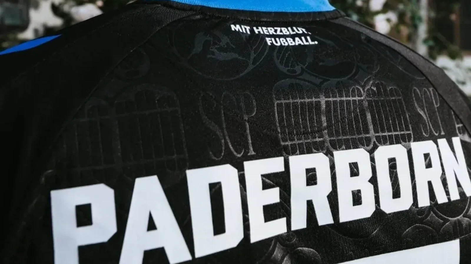 El SC Paderborn 07 rinde homenaje a su catedral y a la ciudad del pavo real