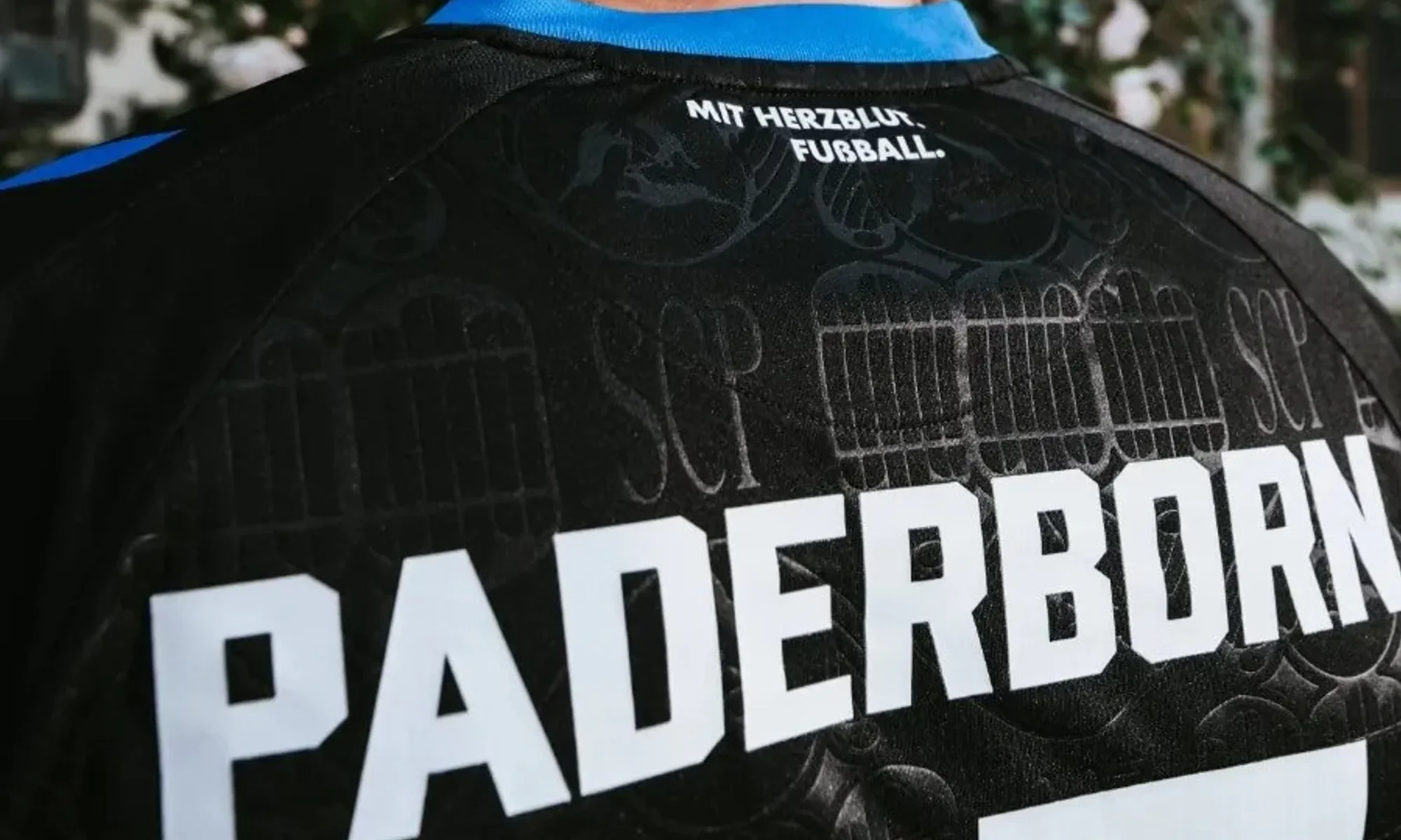 El SC Paderborn 07 rinde homenaje a su catedral y a la ciudad del pavo real