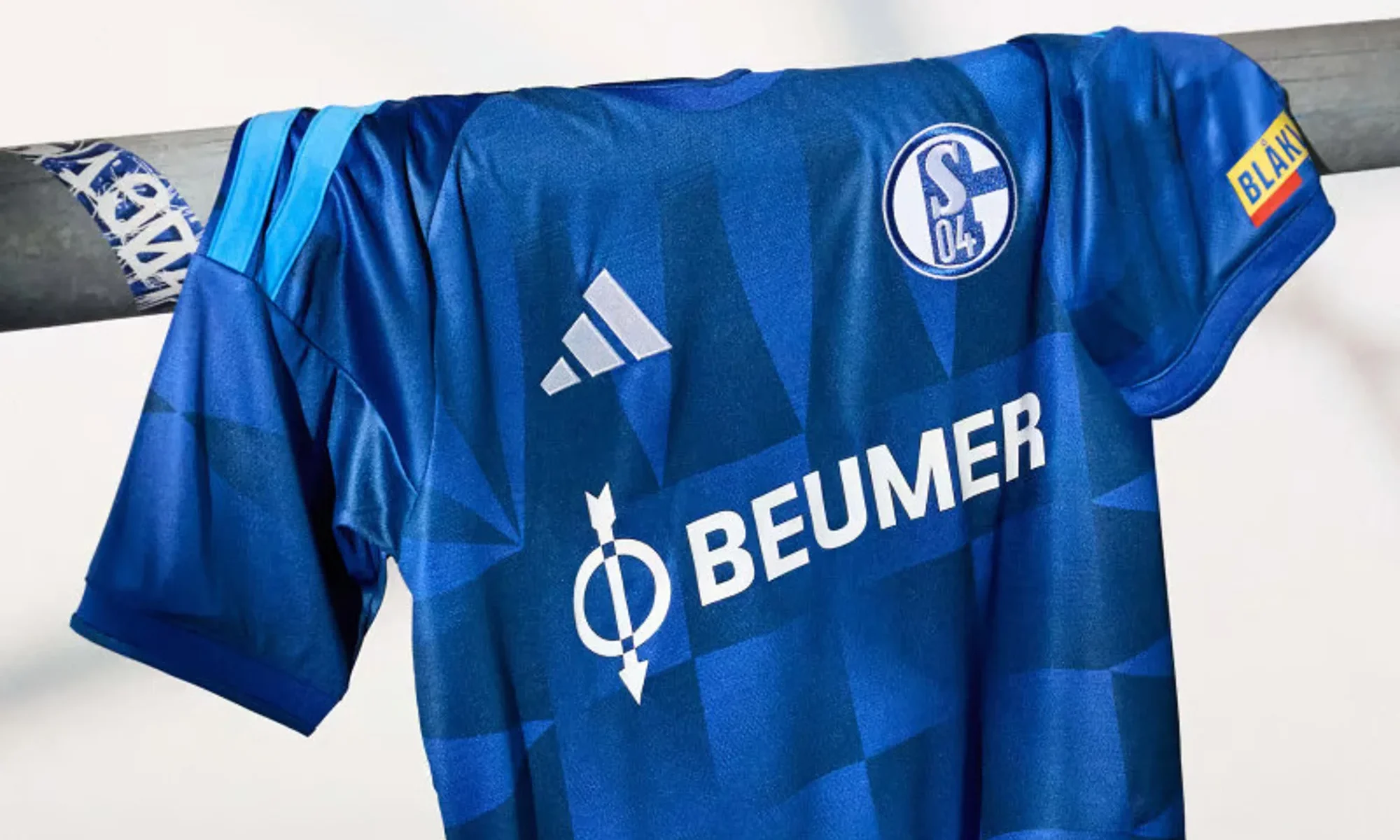 El Schalke 04 celebra los 25 años del VELTINS-Arena en sus camisetas 2026-2027