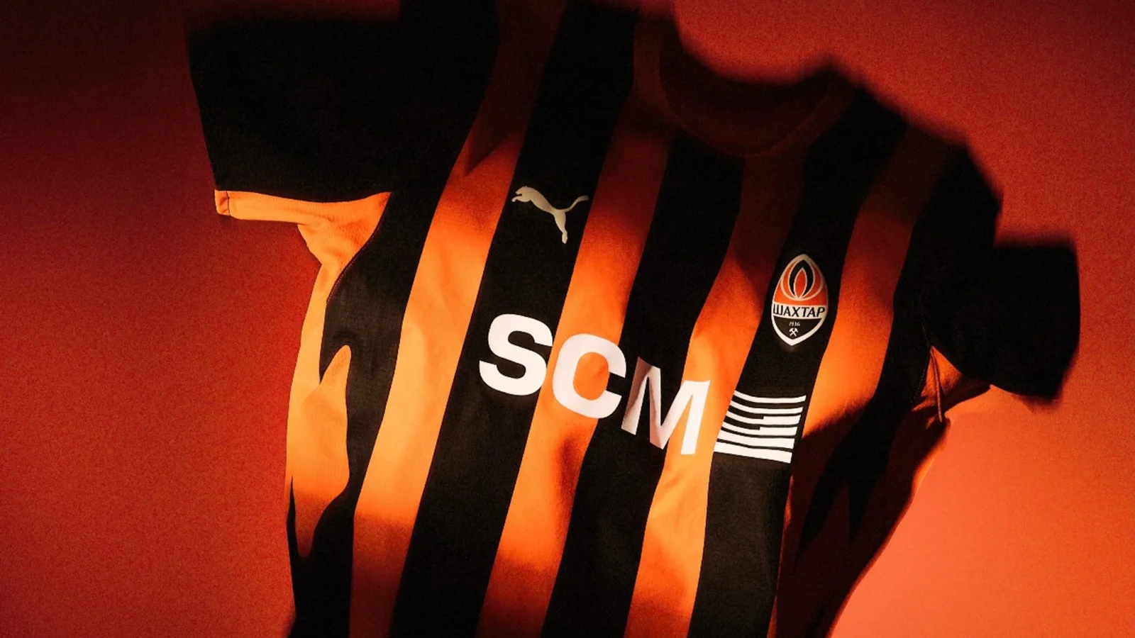 El Shakhtar Donetsk celebra sus 90 años con tres camisetas cargadas de historia