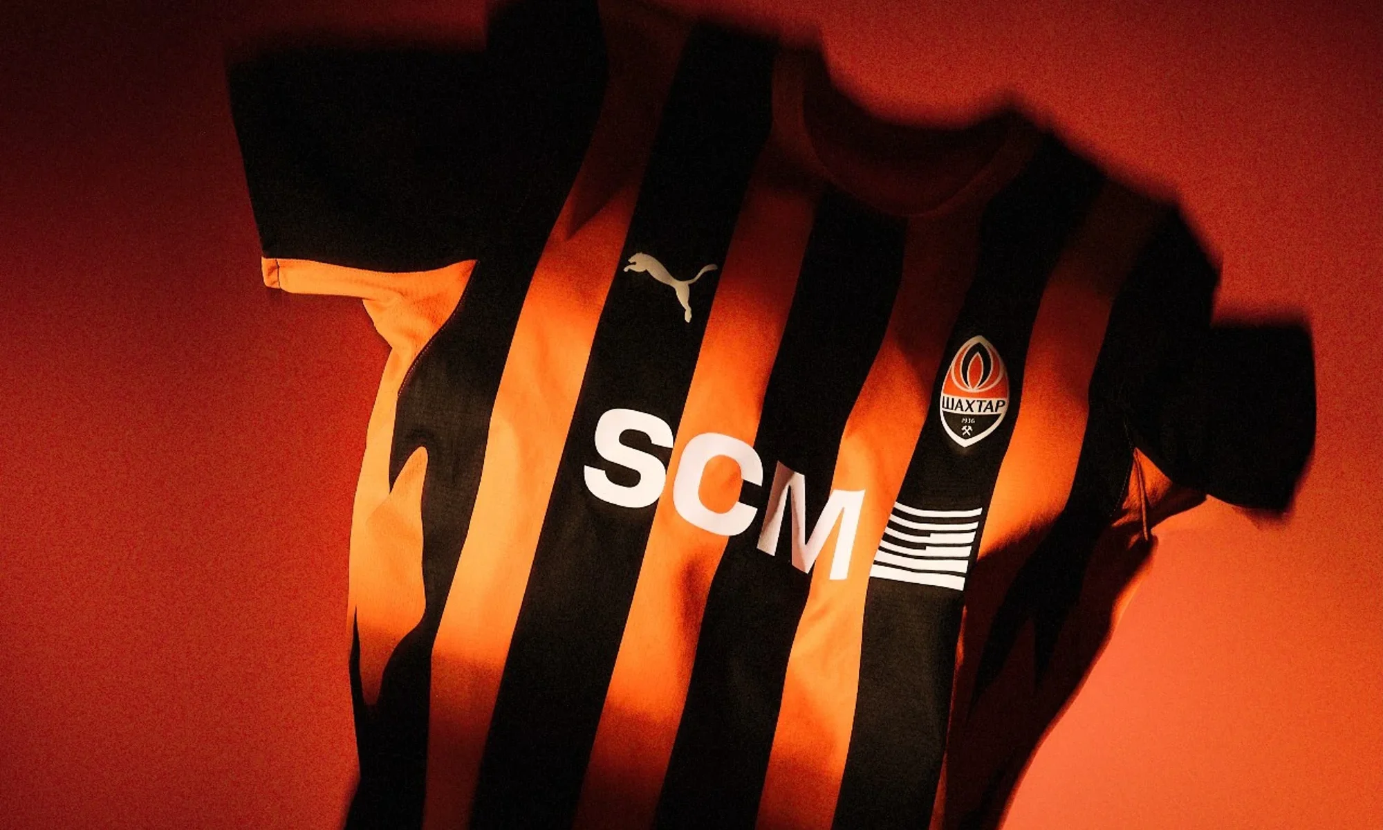 El Shakhtar Donetsk celebra sus 90 años con tres camisetas cargadas de historia