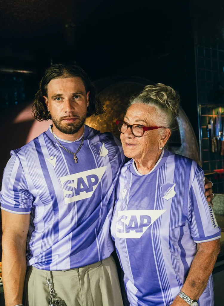El TSG Hoffenheim estrena camisetas 2026-2027 de la mano de Macron
