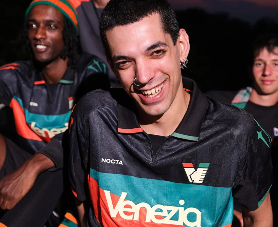 El Venezia FC rinde homenaje a sus colores y a los puentes de la ciudad en sus camisetas 2026-2027