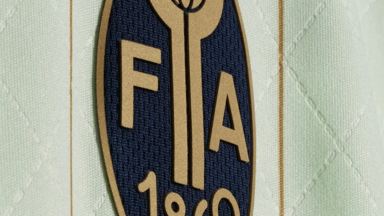 El 1860 Múnich y Societas presentan una tercera camiseta verde menta para 2026-2027