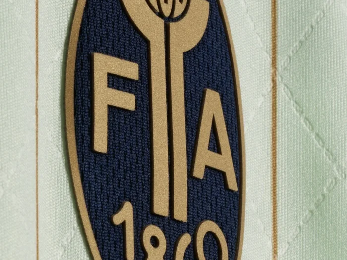 El 1860 Múnich y Societas presentan una tercera camiseta verde menta para 2026-2027