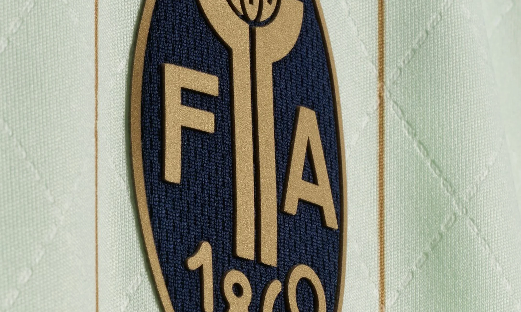 El 1860 Múnich y Societas presentan una tercera camiseta verde menta para 2026-2027