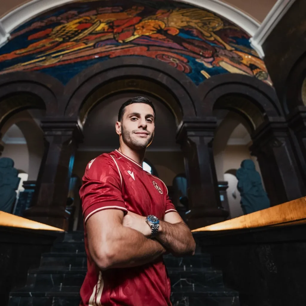 Armenia presenta sus camisetas 2026-2027 inspiradas en manuscritos centenarios