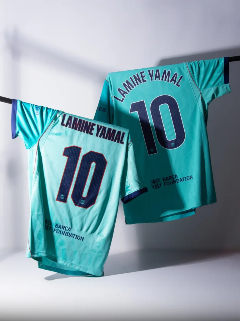 Por qué el FC Barcelona luce dos estampaciones distintas en la camiseta