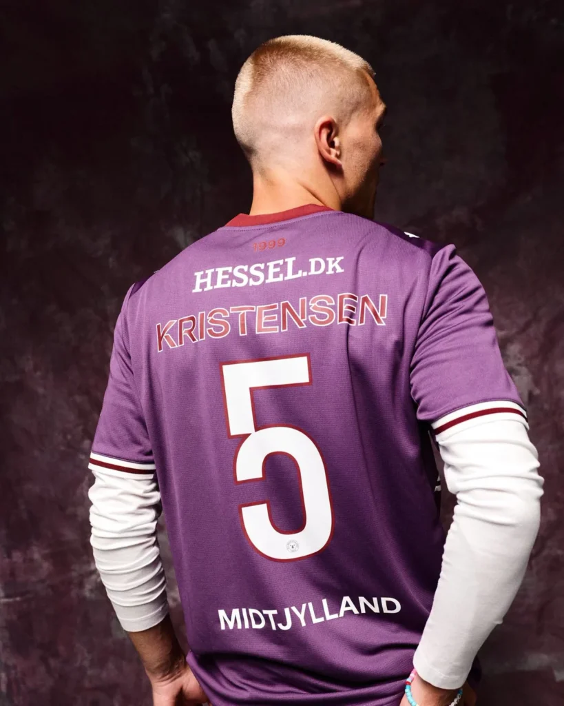 El FC Midtjylland presenta sus camisetas 2026-2027 marcadas por Heart, Head & Heath