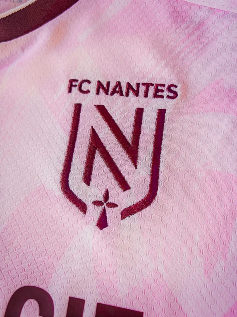 El FC Nantes viste de rosa por primera vez en su historia con la camiseta Octobre Rose