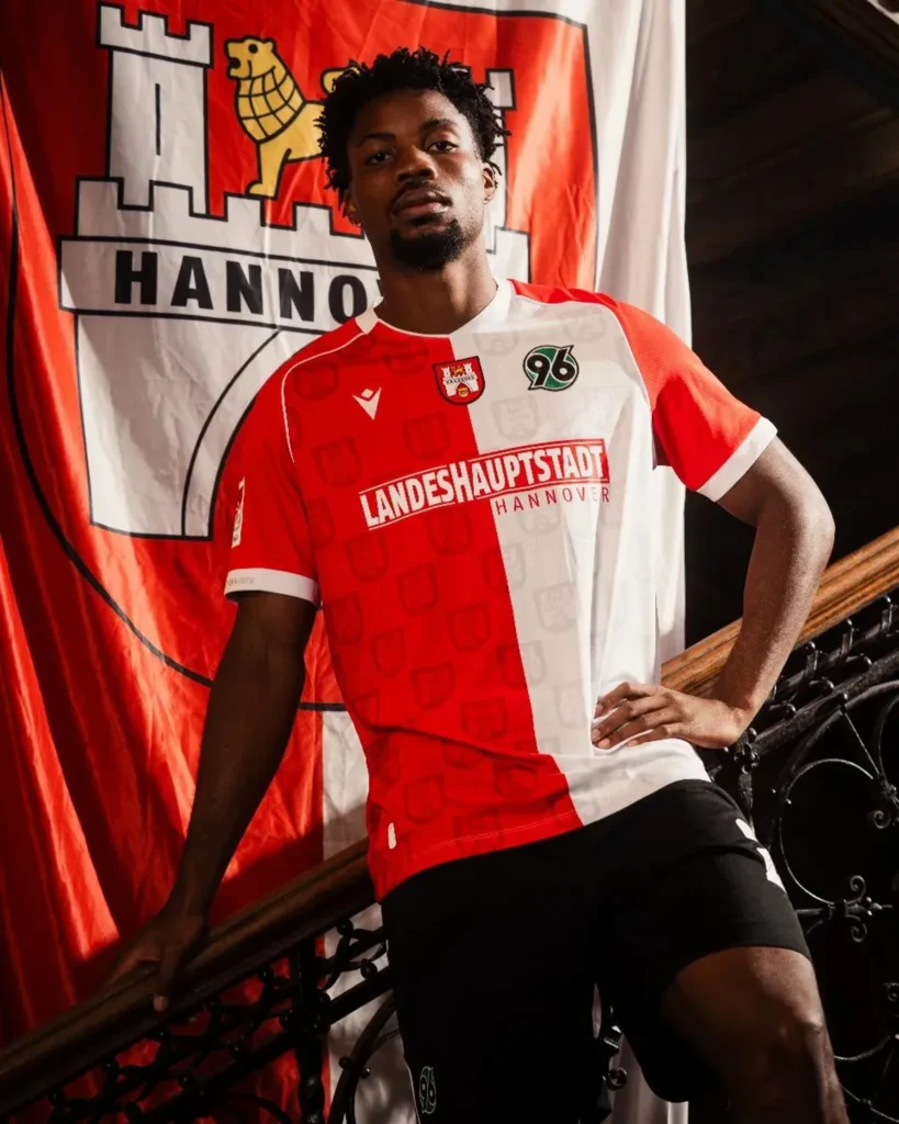 El Hannover 96 y Macron lanzan una camiseta especial por los 80 años de Hannover como capital