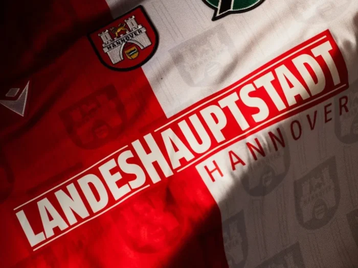 El Hannover 96 y Macron lanzan una camiseta especial por los 80 años de Hannover como capital