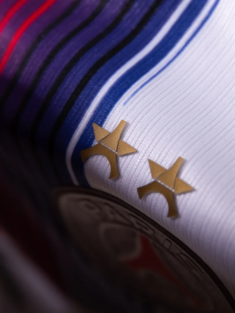 Por qué el Paris Saint-Germain luce dos estrellas en la camiseta