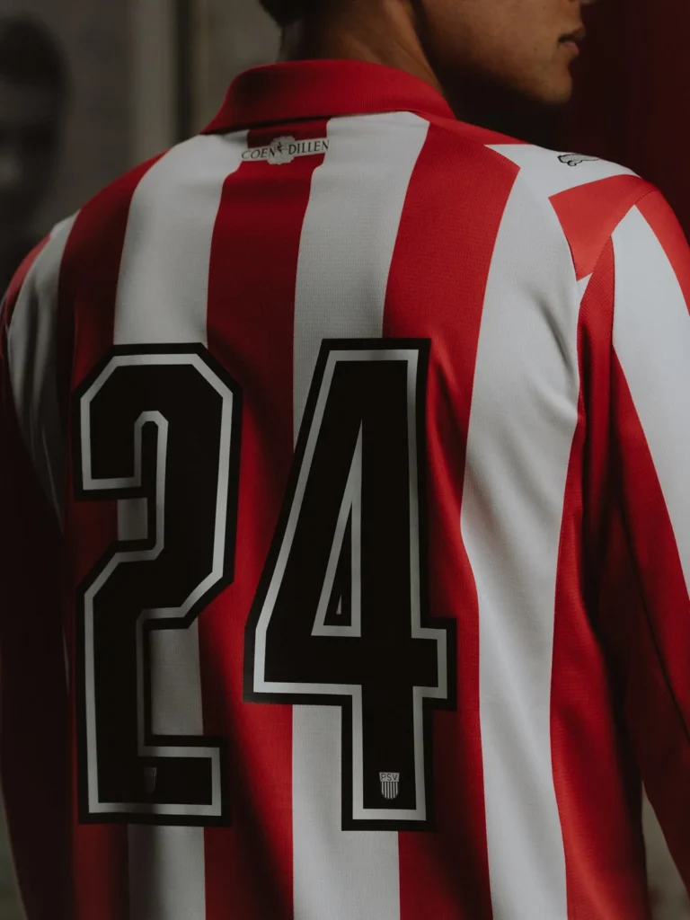 El PSV presenta una camiseta especial en honor a Coen Dillen