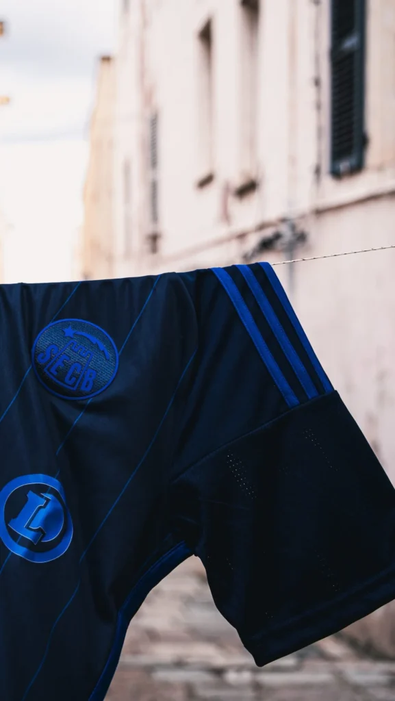La tercera camiseta del SC Bastia 2026-2027 de adidas se inspira en la temporada 1976-1977
