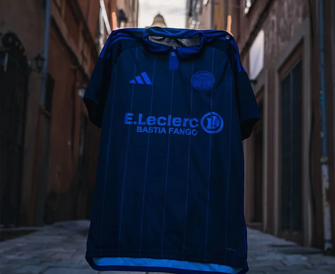 La tercera camiseta del SC Bastia 2026-2027 de adidas se inspira en la temporada 1976-1977
