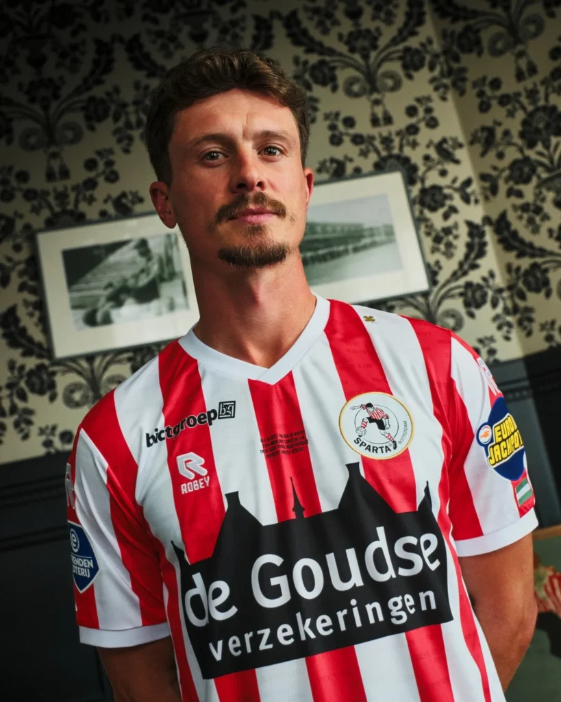El Sparta Rotterdam lanza una camiseta especial por los 110 años de Het Kasteel