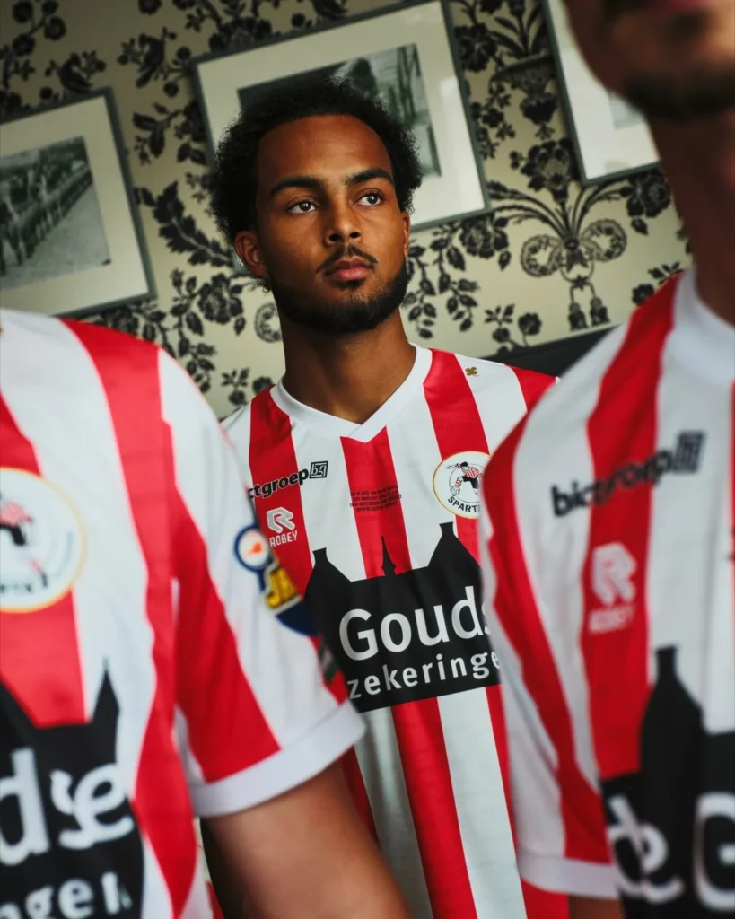El Sparta Rotterdam lanza una camiseta especial por los 110 años de Het Kasteel