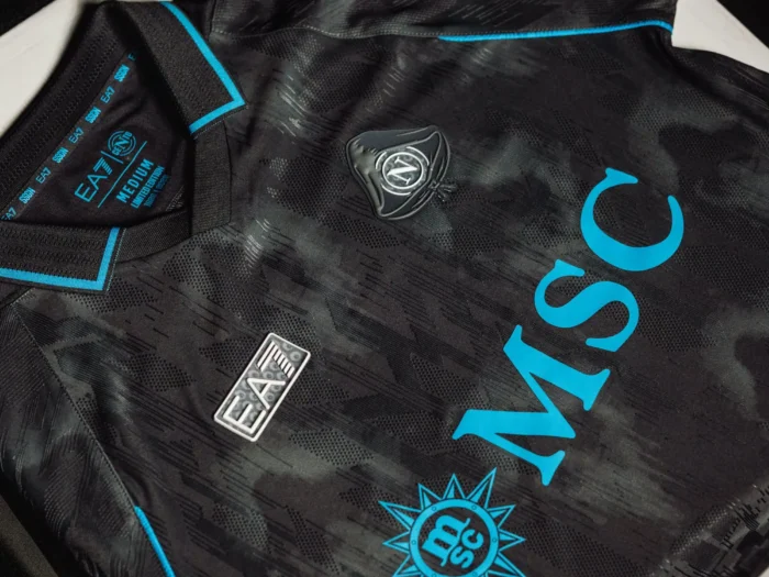 La camiseta de Halloween del Nápoles 2026 se inspira en ’O Munaciello